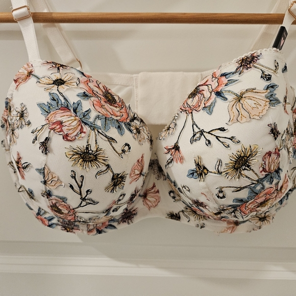 VS Dream Angels Lightly-Lined Demi Bra - Picture 3 of 3